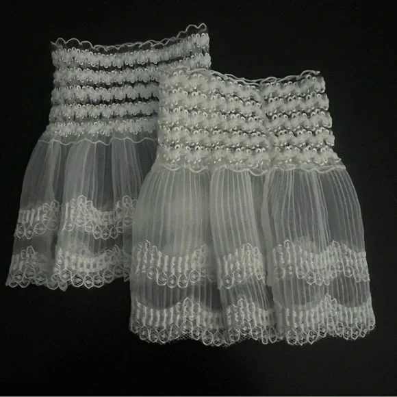 🎀 Ruffle Cuffs 🎀 - Picture 3 of 6